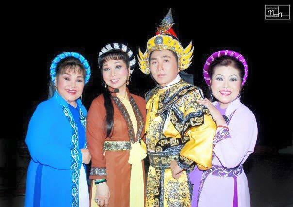 Ca sĩ Quang Thành cùng các nghệ sĩ cổ nhạc