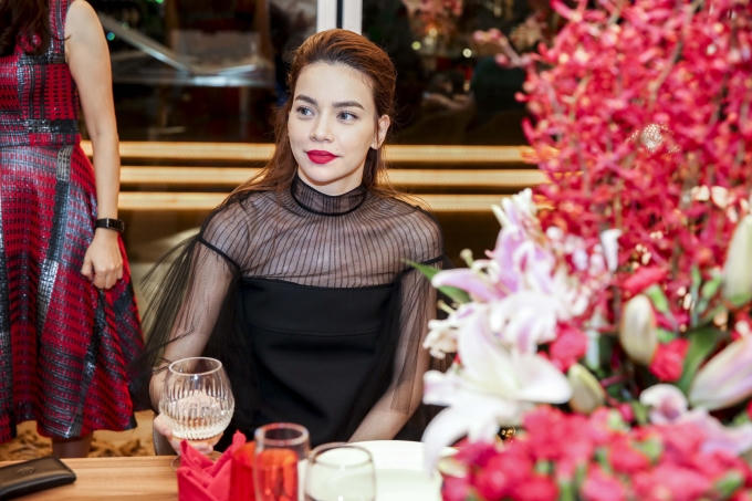 "Nữ hoàng giải trí" thu hút mọi ánh nhìn tại buổi tiệc với vẻ ngoài xinh đẹp của mình (Ảnh: Khoa Nguyễn D.K)