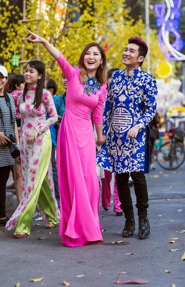 Quang Hà và Hương Tràm du Xuân trên phố Sài Gòn