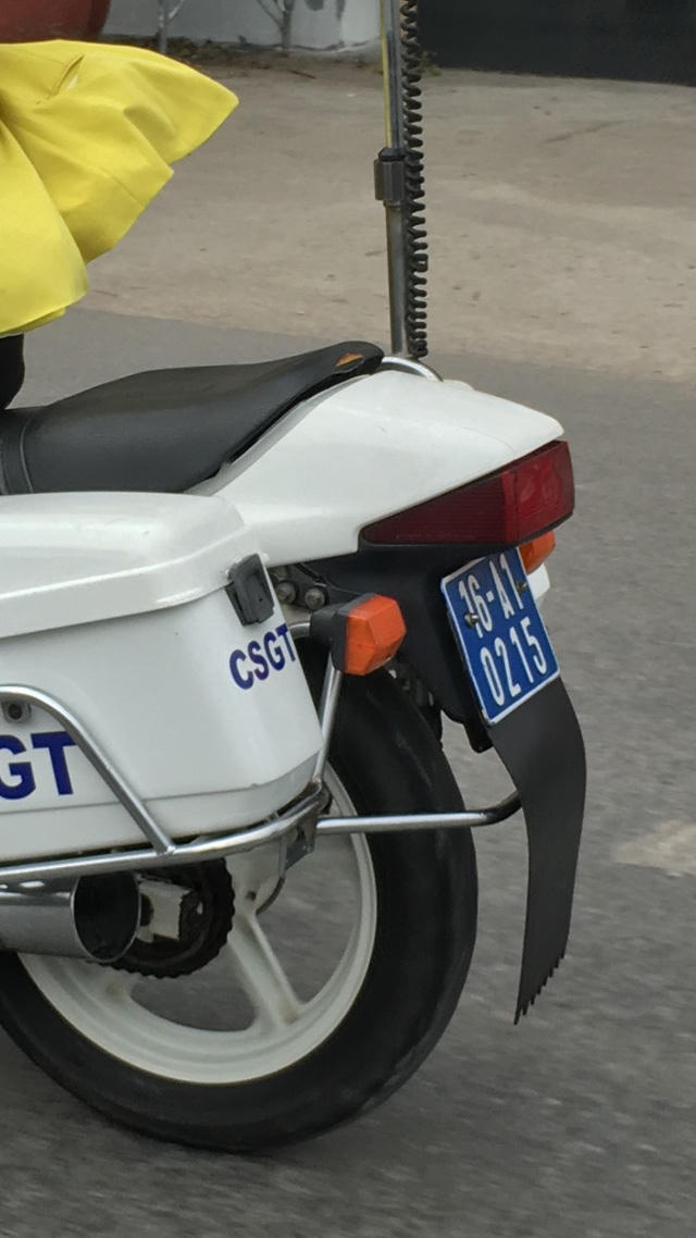 Chiếc xe thuộc Phòng CSGT thành phố. (Ảnh bạn đọc).