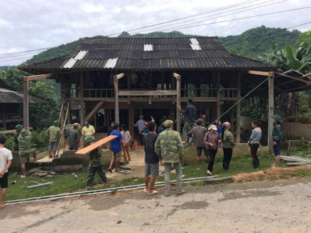 Giúp dân khôi phục lại nhà cửa