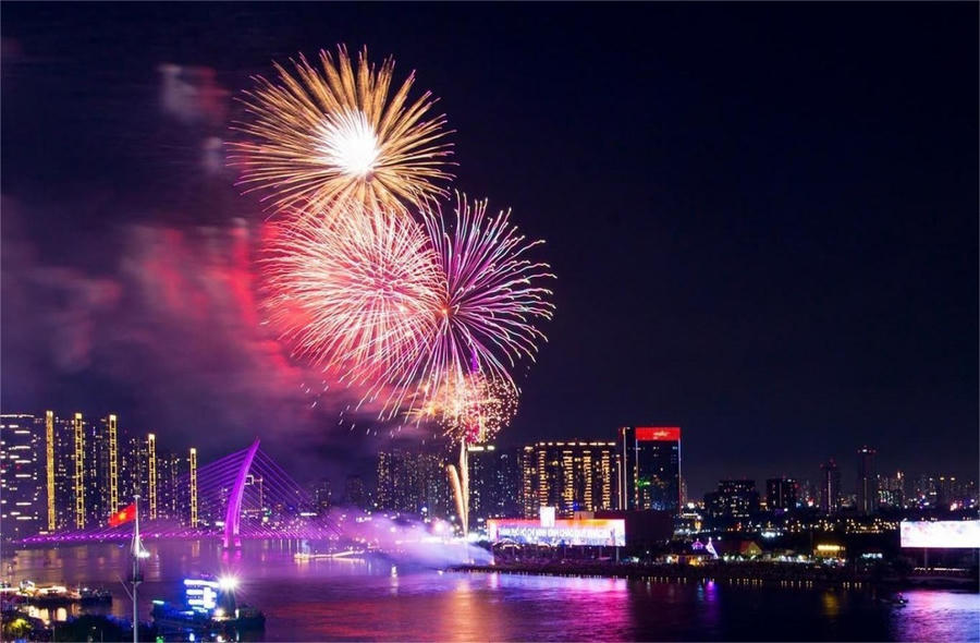 TPHCM bắn pháo hoa tại 30 điểm trong đêm 30/4.