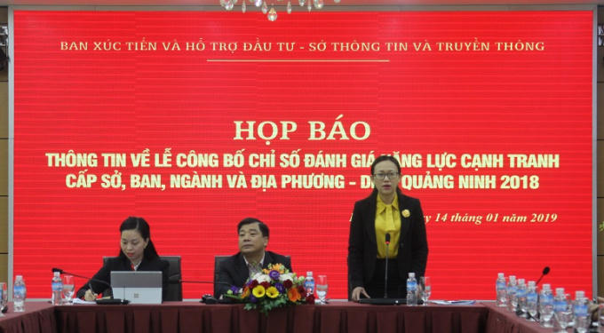 Lãnh đạo Sở Thông tin và Truyền thông tỉnh Quảng Ninh điều hành buổi Họp báo.