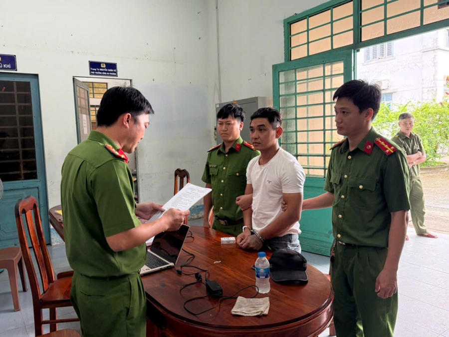 Cơ quan Cảnh sát Điều tra đọc lệnh bắt bị can Giàu