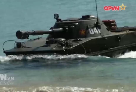 Xe tăng PT-76B là phương tiện bọc thép chiến đấu chủ lực của Hải quân đánh bộ Việt Nam hiện nay.