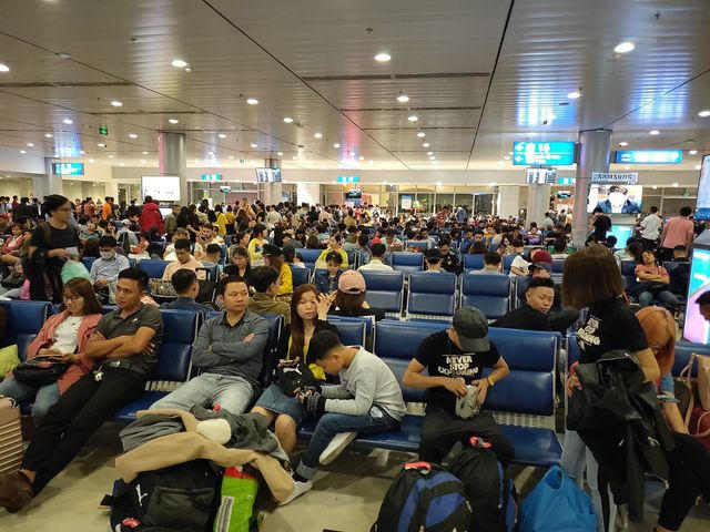 Sân bay Tân Sơn Nhất “dễ thở” ngày 26 Tết