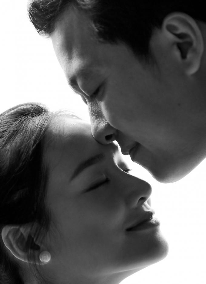 Nhã Phương - Trường Giang đi dép tổ ong nghìn lỗ chụp ảnh cưới