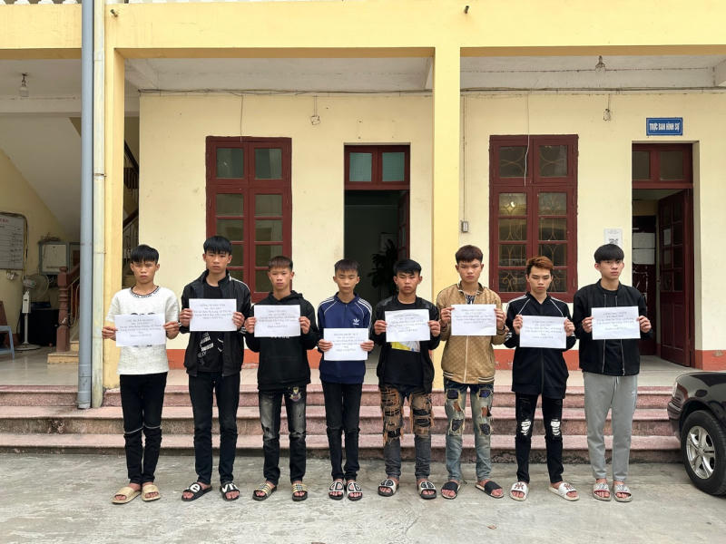Các đối tượng tại cơ quan Công an.