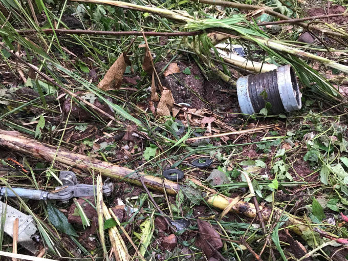 Hai phi công bay huấn luyện đã hy sinh, gồm: Trung tá Khuất Mạnh Trí, Phó Trung đoàn trưởng, Tham mưu trưởng, sinh năm 1978; quê quán: phường Lê Lợi, thị xã Sơn Tây, thành phố Hà Nội. Thượng tá Phạm Giang Nam, Chủ nhiệm bay Trung đoàn 921, sinh năm 1972; quê quán: Thụy Bình, Thái Thụy, Thái Bình.