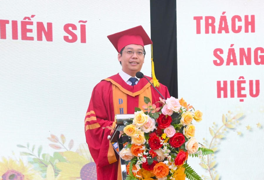 TS. Dương Trung Kiên phát biểu tại buổi lễ. (Ảnh: epu.edu.vn)