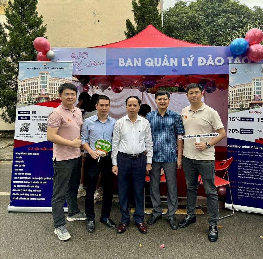 Ngày hội Tư vấn Tuyển sinh - Hướng nghiệp - Việc làm của Học viện Báo chí và Tuyên truyền năm 2024 có nhiều hoạt động ý nghĩa.