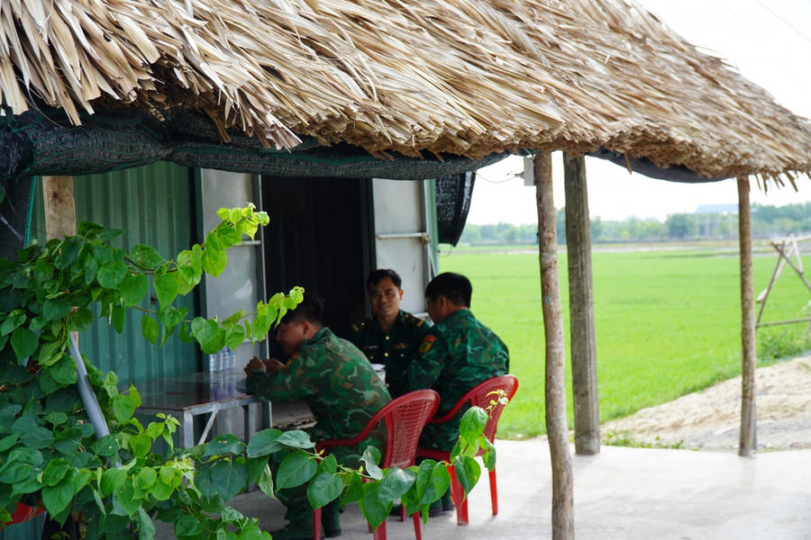 Triển khai nhiệm vụ tại các chốt thuộc Đồn BPCK quốc tế Mộc Bài. Ảnh: Anh Như