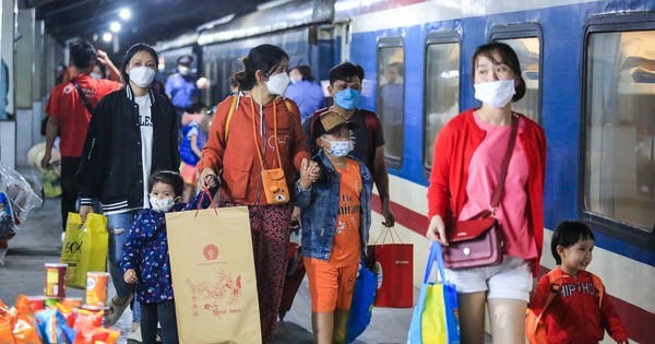 Nhiều vé máy bay, vé tàu miễn phí dành cho người lao động.