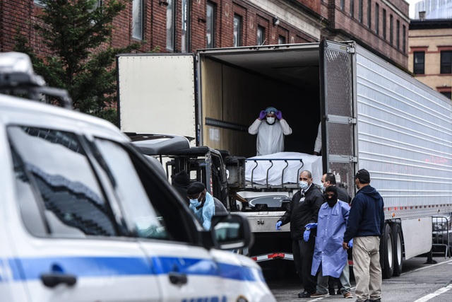 Các nhà xác ở New York phải làm việc hết công suất. (Ảnh minh họa: Reuters)