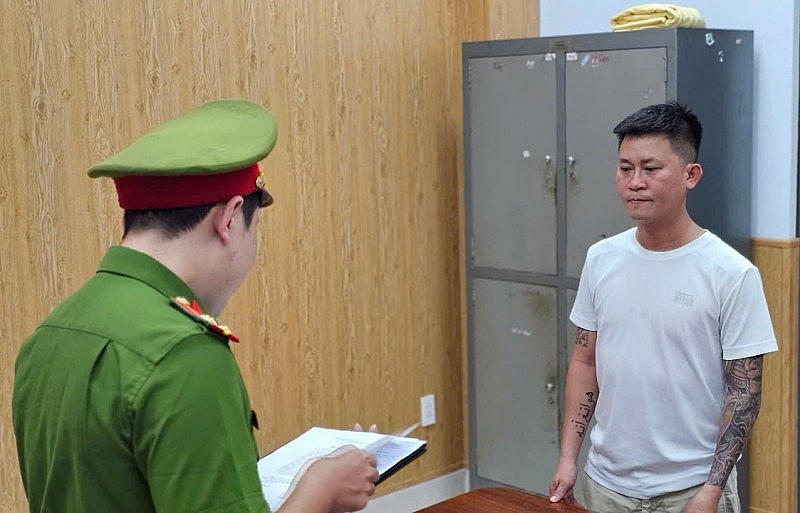 Đối tượng Phạm Công Lộc được di lý về Đà Nẵng để phục vụ công tác điều tra.