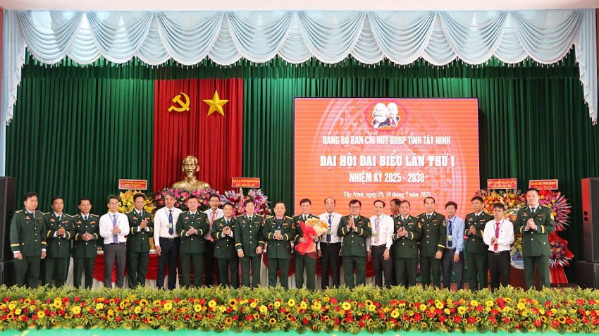 Ban chấp hành Đảng bộ Ban chỉ huy quân sự BĐBP tỉnh Tây Ninh nhiệm kỳ 2025-2030 ra mắt tại đại hội.