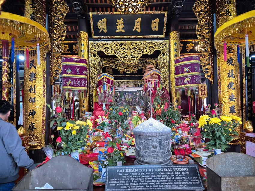 Đình thờ Hắc Diện Đại Vương cũng nằm trong khuôn viên khu di tích lịch sử Bia Bà La Khê cũng được đông đảo người dân, du khách đến chiêm bái, cầu tài, cầu lộc.