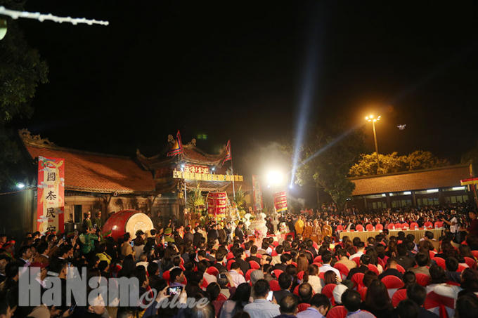 Ban tổ chức Lễ Phát lương Đền Trần Thương năm 2018 đã chuẩn bị hơn 18 vạn túi lương để phát cho nhân dân, du khách thập phương.    Túi lương hàm chứa những nhắn nhủ sâu xa về cuộc sống và vận sống của con người được khắc cốt ghi tâm như một bài học về sự trưởng thành của cá nhân con người và Đất nước...