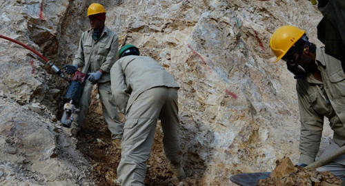 Ít nhất 40 người đã thiệt mạng và khoảng 10 người khác bị thương trong vụ sập mỏ vàng.