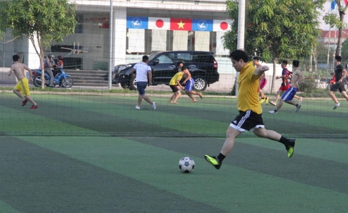 Bí thư Tỉnh ủy Nghệ An Nguyễn Đắc Vinh trong một pha tấn công mạnh mẽ. Ông cũng là người mở màn cho cuộc rượt đuổi tỷ số đầy gay cấn.