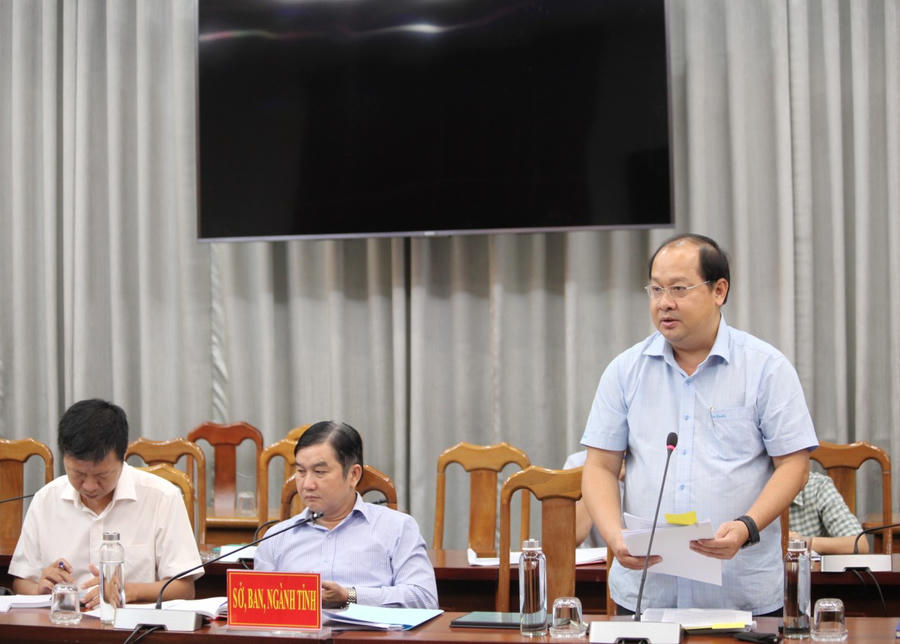 Ông Nguyễn Phương Bắc – Giám đốc Sở Khoa học và Công nghệ tỉnh Cà Mau, Cơ quan Thường trực Tổ Giúp việc Ban Chỉ đạo, báo cáo kết quả hoạt động của Ban Chỉ đạo giữa 02 phiên họp Ban Chỉ đạo.