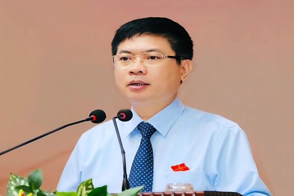 Ông Trương Quốc Huy, Bí thư Tỉnh ủy Ninh Bình phát biểu tại kỳ họp.