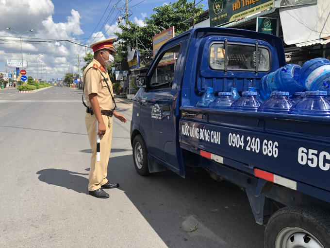 Chủ tịch UBND Thành phố yêu cầu quản lý thật chặt việc ra vào thành phố, tuyệt đối không để phát sinh các ca bệnh xâm nhập từ bên ngoài.