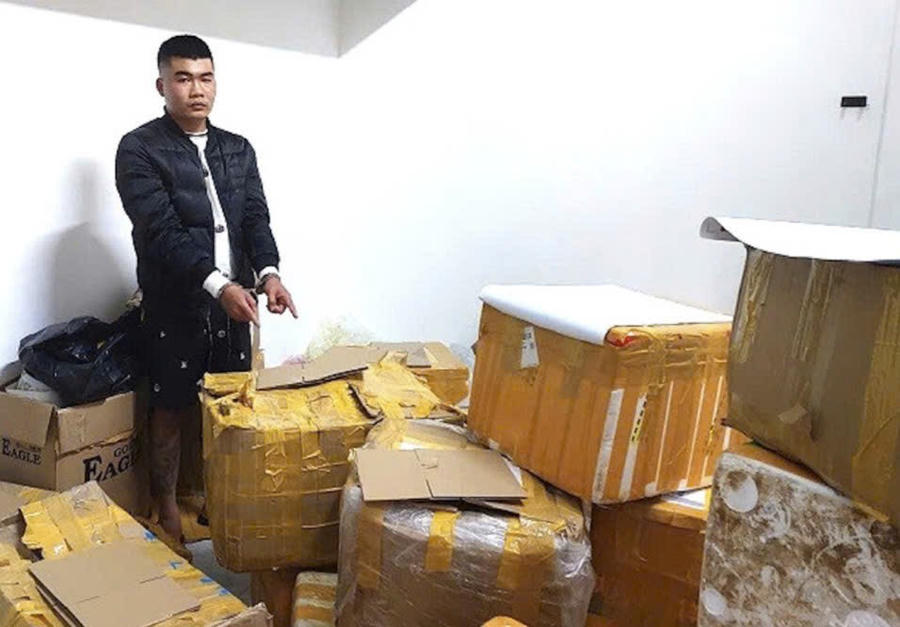 Đối tượng Thắng tại địa điểm cất lô vũ khí. Ảnh: L.T