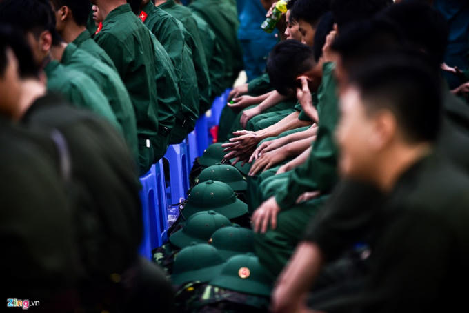 Nữ t&acirc;n binh tại TP Hồ Ch&iacute; Minh trong ng&agrave;y nhập ngũ