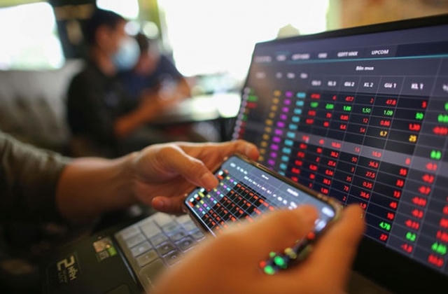 Mua, bán “chui” cổ phiếu SKG, một cá nhân bị UBCKNN xử phạt