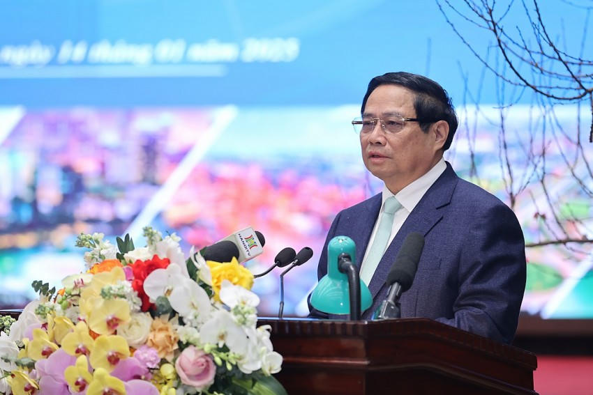 Thủ tướng yêu cầu cấp bách xử lý ô nhiễm không khí, ùn tắc giao thông, làm sống lại các dòng sông chết. Ảnh: VGP