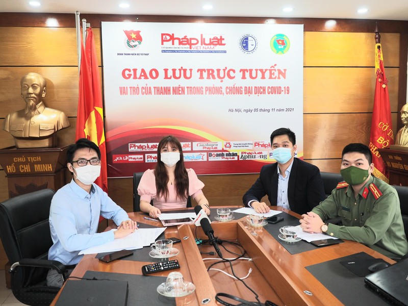 MC Phương Mai ( Đoàn cơ sở Báo PLVN) giao lưu cùng khách mời.