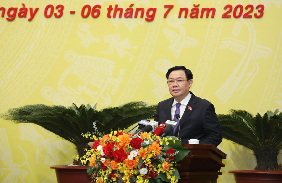 Chủ tịch Quốc hội Vương Đình Huệ đề nghị sớm hiện thực hóa các quy hoạch các phân khu sông Hồng, rộng hơn nữa là cả sông Đuống để thay đổi căn bản diện mạo thủ đô, tạo động lực đột phá phát triển thủ đô. Ảnh: TP.Hà Nội