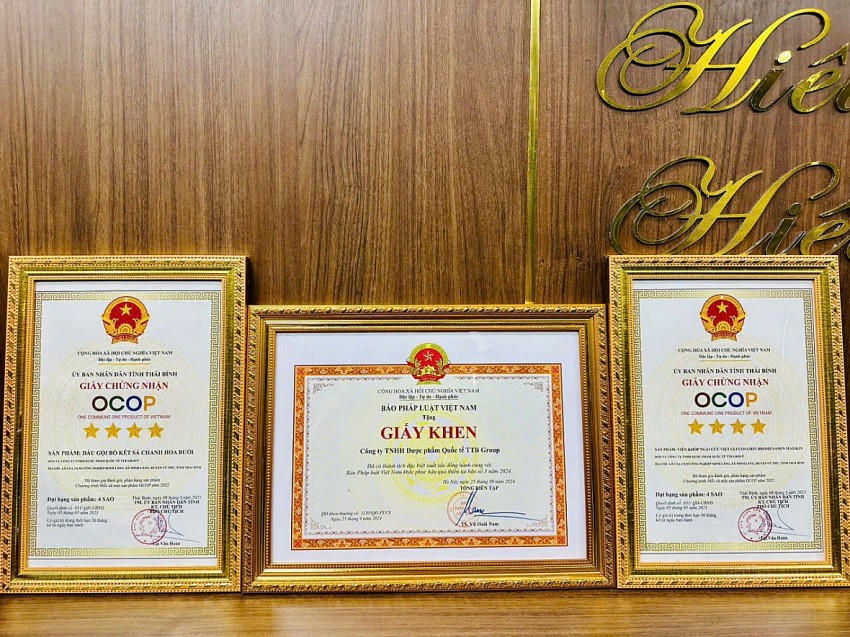 Công ty TNHH Dược phẩm Quốc TTB Group nhận giấy khen tuyên dương của Tổng Biên tập Báo Pháp luật Việt Nam