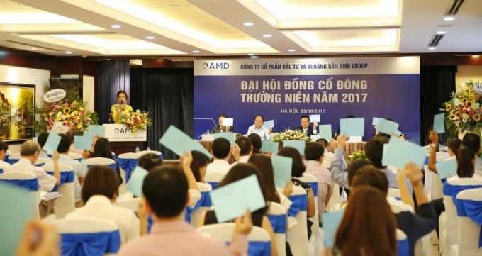 Cổ đ&ocirc;ng bỏ phiếu th&ocirc;ng qua nhiều nội dung quan trọng của đại hội