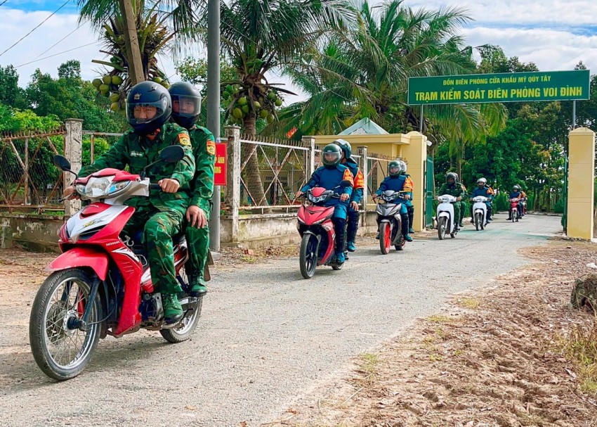 Các lực lượng phối hợp tuần tra bảo vệ an ninh quôc gia, giữ gìn an ninh trật tự, an toàn xã hội tại địa bàn. Ảnh: Luận Quân