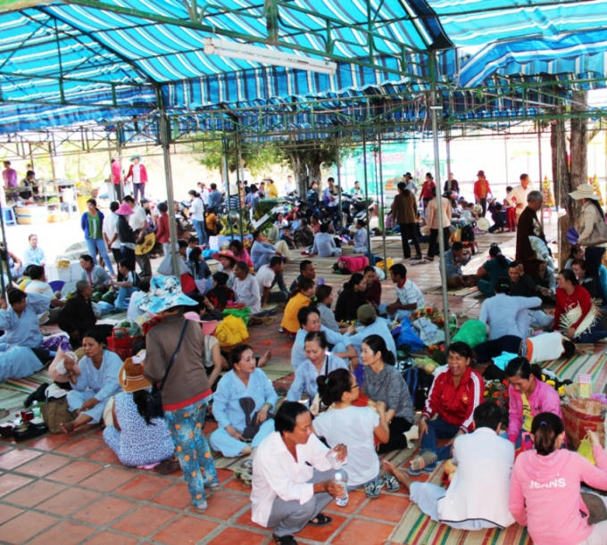 Lễ hội Am Chúa thu hút đông đảo người dân tham gia.