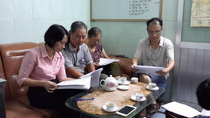 Đại diện các hộ dân bất bình trước những thông báo, quyết định của chính quyền sở tại.