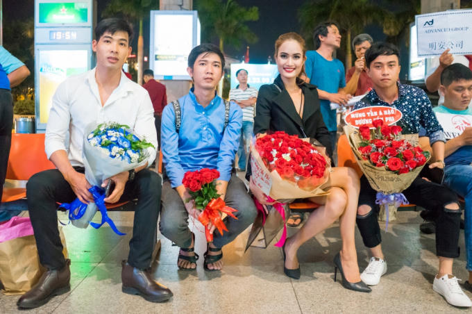 Xuất sắc đăng quang Á hậu Sắc Đẹp Toàn Cầu 2018, Dương Yến Phi về nước trong vòng tay người hâm mộ