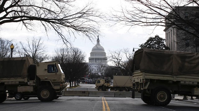 Xe bọc thép của quân đội Mỹ cũng xuất hiện trên đường phố Washington.