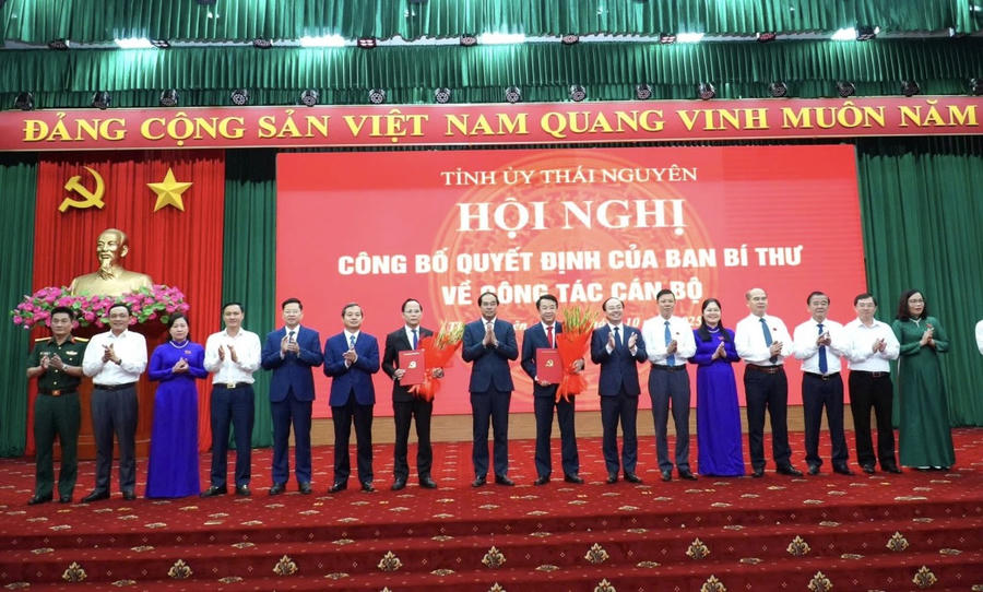Ban Thường vụ Tỉnh ủy Thái Nguyên chúc mừng ông Nguyễn Thanh Bình và ông Nguyễn Linh.