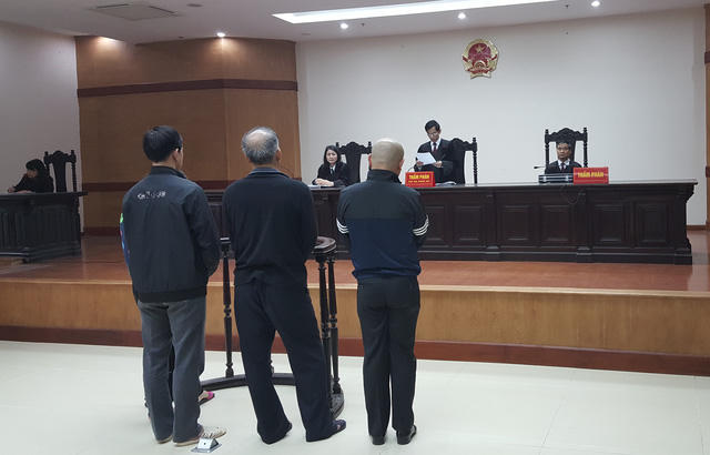 Thẩm phán, Chủ toạ phiên toà Nguyễn Văn Sơn công bố quyết định khởi tố vụ án hình sự đối với Trịnh Xuân Thanh và đồng bọn để điều tra về tội Tham ô tài sản. (Ảnh: Thế Kha)