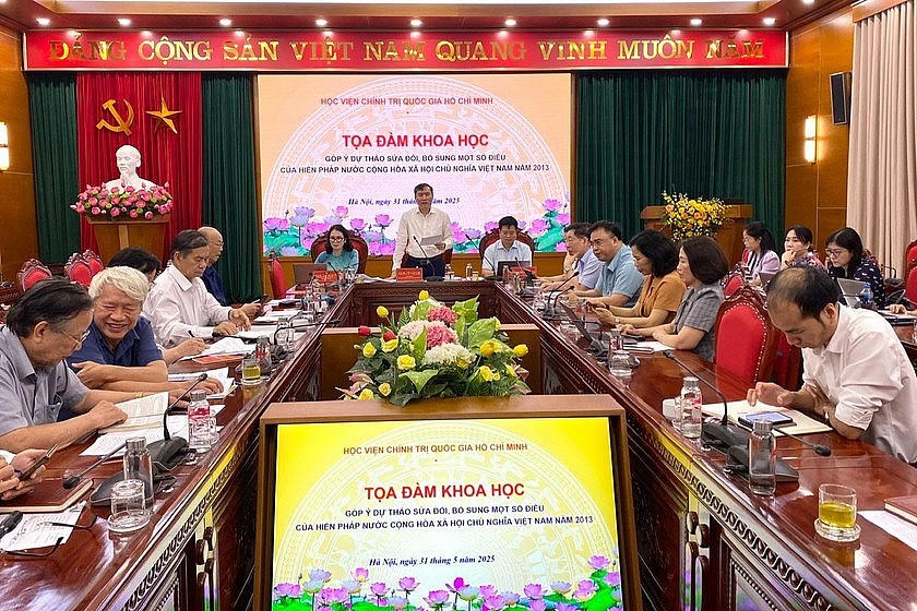 GS.TS Lê Văn Lợi phát biểu khai mạc Toạ đàm.