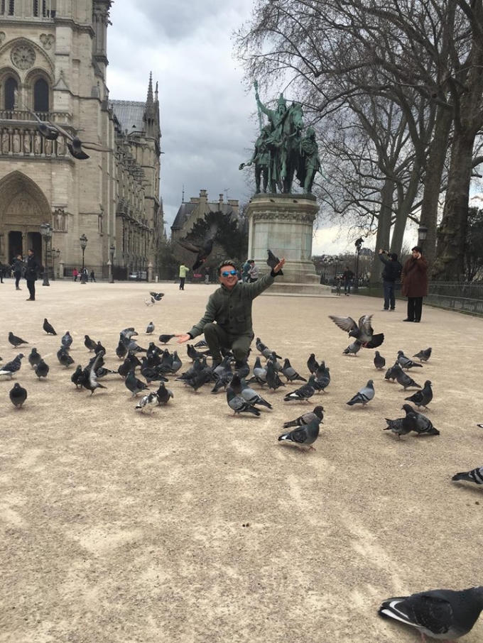 Mr.Đ&agrave;m h&agrave;o hứng thăm Kinh đ&ocirc; &aacute;nh s&aacute;ng