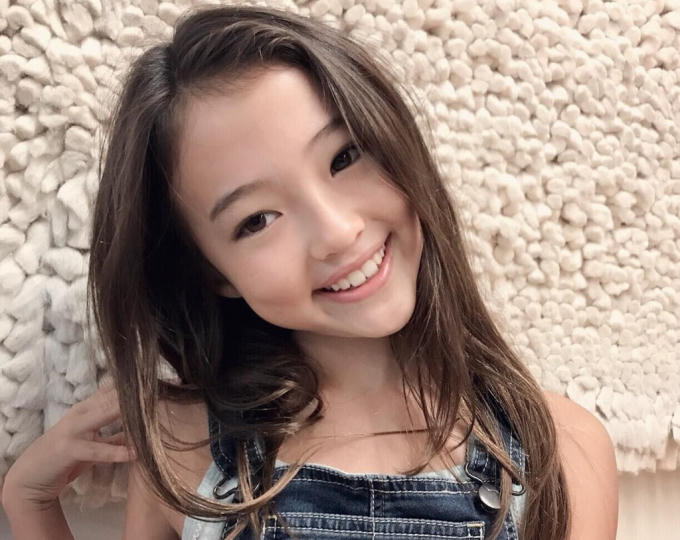 Cô bé sở hữu gương mặt không góc chết.