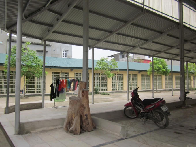 ... các ki ốt cho dân thuê lại làm nhà trọ.