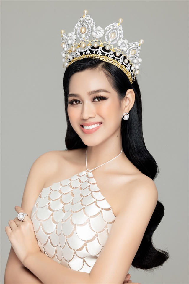 Những bước đi đầu tiên đầy thành công này giúp Đỗ Hà thêm tự tin khi chuẩn bụ tham gia đấu trường nhan sắc quốc tế sắp tới. Cuộc thi Hoa hậu Thế giới sẽ diễn ra năm 2021 với sự tham gia của nhiều người đẹp đến từ các quốc gia trên thế giới. Không ít mỹ nhân là đối thủ của Hoa hậu Việt Nam Đỗ Hà đã lộ diện.