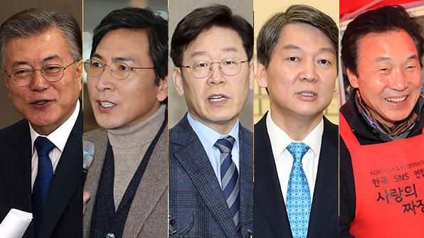 &Ocirc;ng Moon Jae-in, cựu l&atilde;nh đạo đảng D&acirc;n chủ (ngo&agrave;i c&ugrave;ng b&ecirc;n tr&aacute;i) v&agrave; c&aacute;c ứng vi&ecirc;n tổng thống H&agrave;n Quốc kh&aacute;c. (Ảnh: Yonhap)