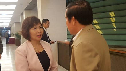 Thứ trưởng Hồ Thị Kim Thoa bên lề phiên họp Uỷ ban Thường vụ Quốc hội, ngày 20/2.