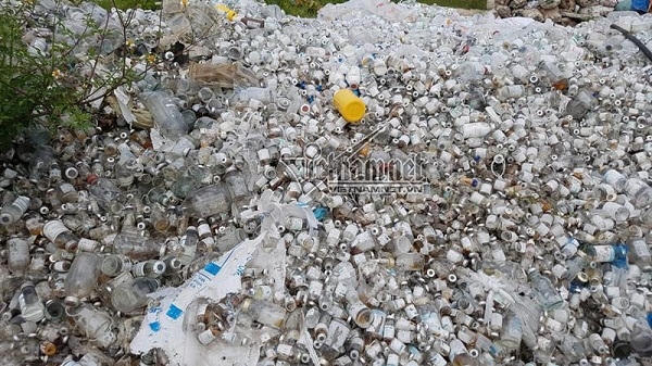 Núi rác thải Y tế. Ảnh Kiên Trung.